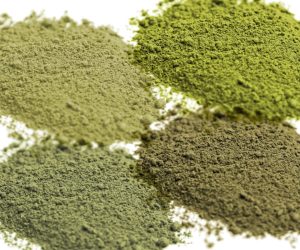 What factors should one consider when choosing the best kratom strain for their needs?